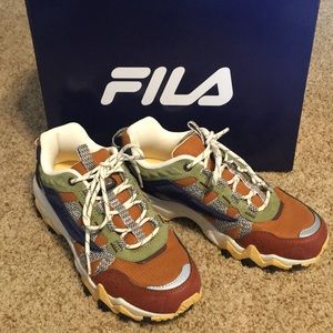 Fila tennis shoes men’s size 7 women’s size 8.5